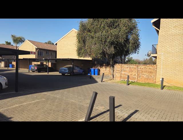 2 BEDROOM DUPLEX FOR SALE IN WILLOW PARK